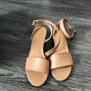 J Crew Size 8 Tan Shoe